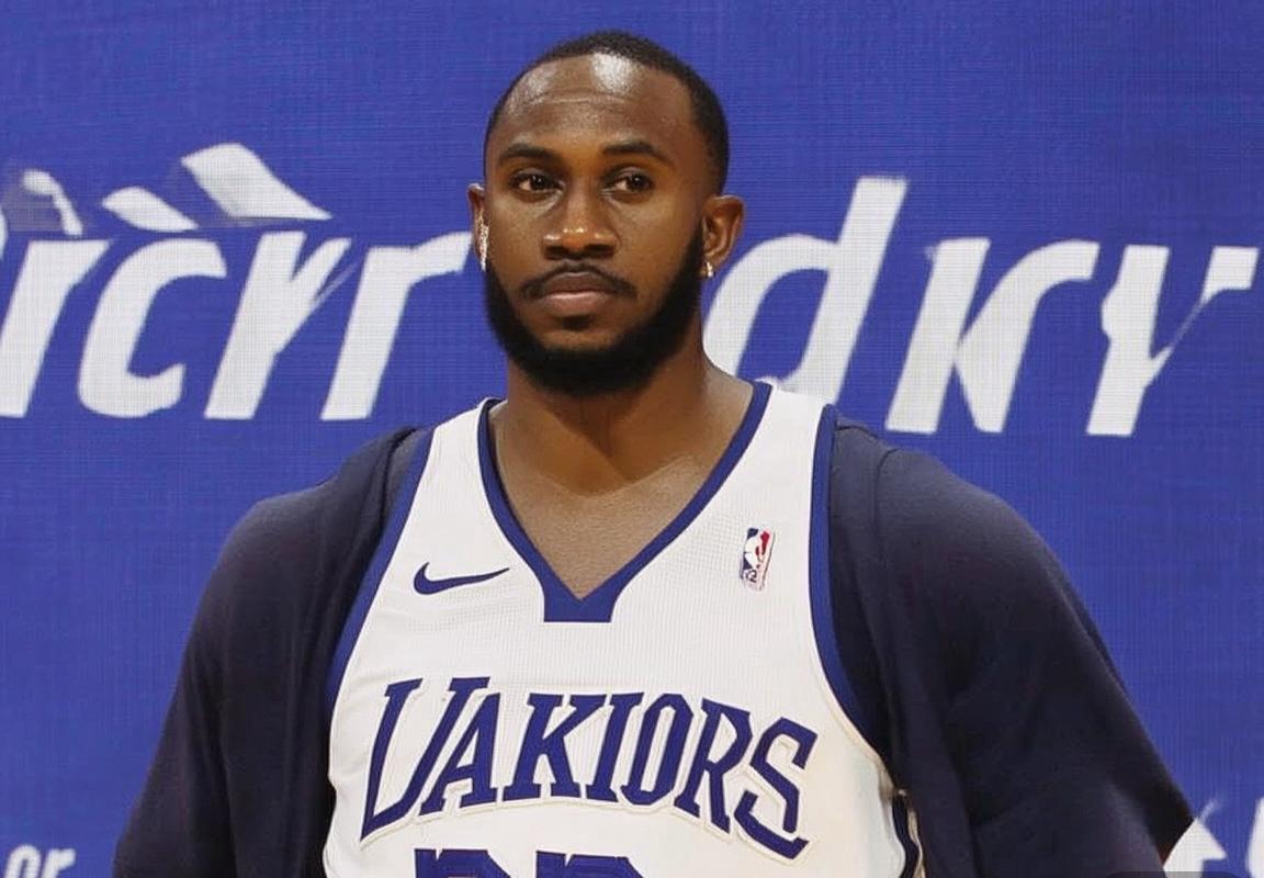 休斯顿火箭队放弃卡姆·惠特摩尔：一次关于运动风险与NBA选秀次轮签的博弈